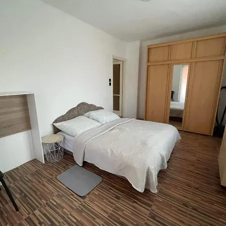 Kyra Apartman Apartment