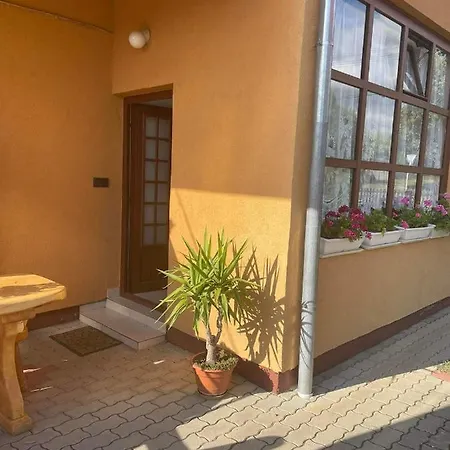 Kyra Apartman Apartment